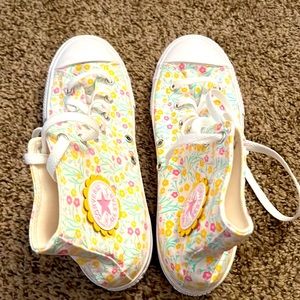 Brand New Never Worn with tags Women’s Converse Spring Flowers Size 6.0